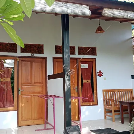 Van Santri Homestay Pemuteran
